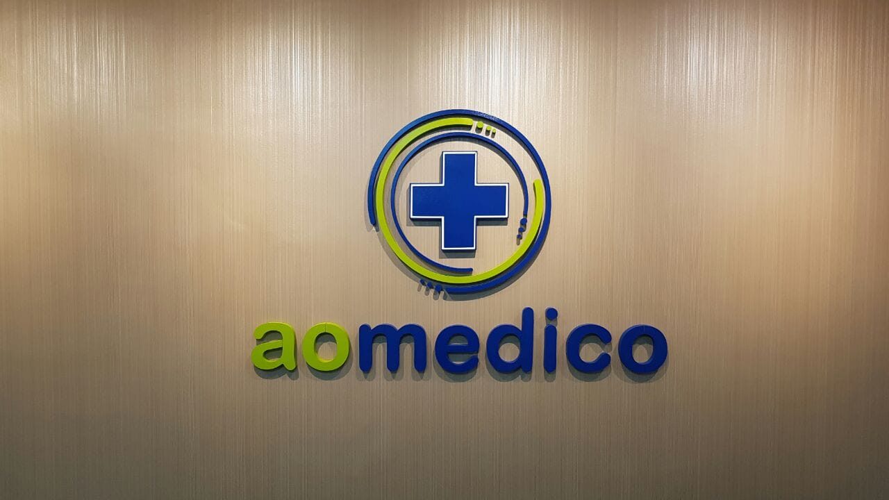 aomedico: Logo e letras em recepção