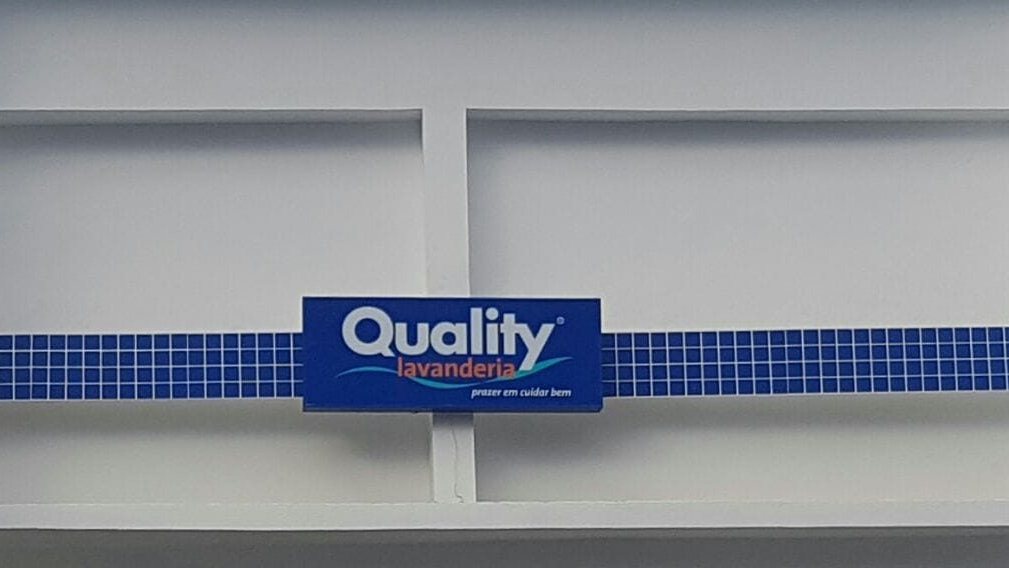 Quality Lavanderia: Luminoso de fachada
